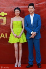 组图： 赵本山师徒压轴长影节 倪妮蓝裙优雅显大气