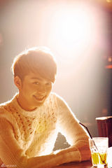 组图：台湾90后花美男安祐德初冬暖心大片曝光