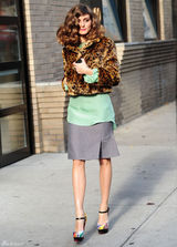 组图：纽约名媛奥利维亚-巴勒莫街拍高跟鞋抢眼