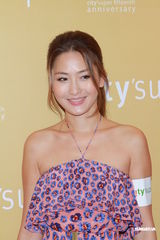 组图:蔡一智等出席活动 蒙嘉慧生日郑伊健送钻饰