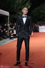 高清组图：金马奖红毯精选 男星西装革履潇洒比帅