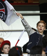 组图：贝克汉姆退役赛维多利亚携子女观战