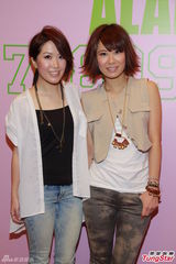 组图：谭咏麟校园唱响新专辑 与年轻人打成一片