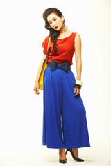 组图：杜晓婷拍摄复古写真 艳丽百变HOLD得住