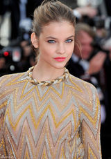 高清组图：超模芭芭拉-帕尔文露背礼服亮相戛纳