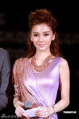 高清图：angelababy主持时装秀 紧致礼服显曼妙身姿