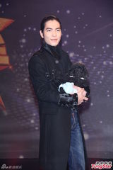 组图：萧敬腾再遭恐吓 出席活动特携萌宠作陪