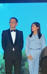 组图：刘云(刘芸)干练裤装助阵发布会受品牌亲睐