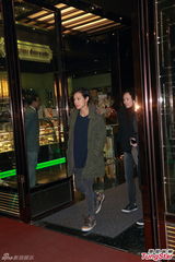 组图：张学友宴谢众星 何韵诗称因梅艳芳再聚首