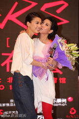 组图：许茹芸北京将开唱 黄圣依成首位购票人