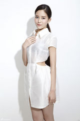 组图：温心时尚大片简洁干练 英气十足露蛮腰