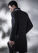 组图：硬汉胡军登开年封面  演绎伤痕真英雄