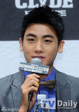 组图：SHINeeKey等宣传音乐剧《Bonnie&Clyde》