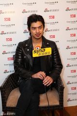 组图：新浪娱乐明星街拍盛典对话陈柏霖