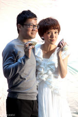 幻灯图:郭采洁抵京过端午 奶奶亲制爱心粽隔空助威