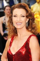 高清组图：奥斯卡红毯简-西摩红色闪片裙光彩照人