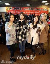 组图：韩团GirlsDay守约请粉丝吃午餐