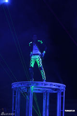 组图：萧敬腾红馆演唱会落幕 张智霖袁咏仪捧场