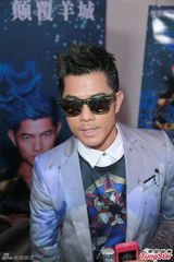 组图：郭富城戴墨镜宣传巡演 邀发哥合作寒战2