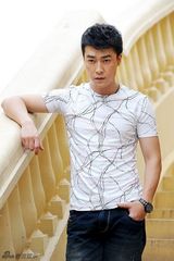 组图：《贤妻》厦门热拍 乔大韦笑容温暖