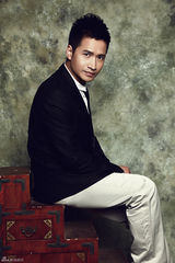 高清图：何晟铭写真曝光 坦言不介意做慢热型艺人