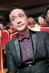 组图：吴镇宇时尚盛典帅气 钟丽缇绿裙秀性感