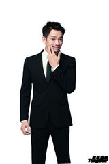 组图：Rain拍摄广告幕后花絮曝光 展巨星魅力