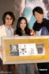 幻灯组图：F.I.R纪念出道5周年 专辑与限量邮票同发行