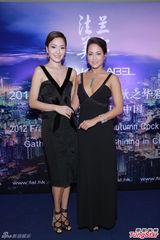 组图：周汶锜终认法国成婚 祝福妹妹觅得好归宿