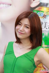 组图：陈妍希生日出工拒谈绯闻男友古天乐