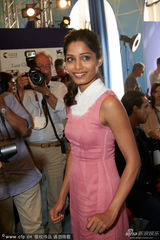 组图：《女人心事》发布 米歇尔芙蕾达比拼美艳