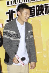 组图：彭浩翔余文乐宣传新片 女配蕾丝透视装抢镜