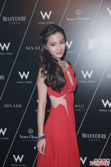 组图：Angelababy秀酥胸盼黄晓明问鼎金马奖