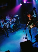 组图：佐佐木希玩变装秀 穿旗袍抱熊猫