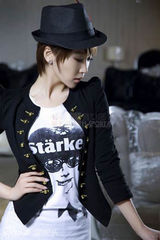 幻灯图集：主播谢楠变身英伦绅士 诠释别样风情