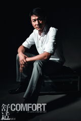 组图：刘德华登杂志封面 穿白色衬衫显成熟魅力