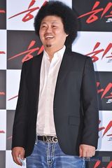 组图：《完美一击》首尔发布 李成韩携众主创亮相