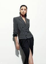 组图：殷桃化身冷艳美人演绎极致魅惑