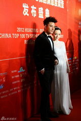 组图：吴奇隆刘诗诗李小璐等亮相华鼎奖红毯