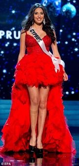 组图：环球小姐众佳丽泳装礼服美艳 中国小姐微笑迷人