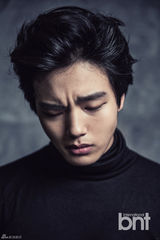 高清：韩星吕珍九时尚大片 游走于少年男人之间