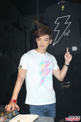 组图：辰亦儒返台会粉丝 期待重回歌手身份