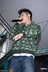 高清组图：陈冠希发新碟 不求销量只望被倾听心声