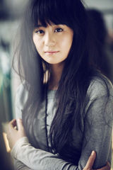 组图：海陆气质写真 长发披肩恬静安然