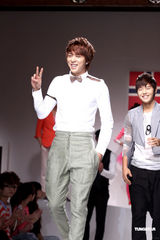 高清组图：俊英同俊台北走秀 帅气可爱表现专业