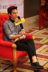 组图：对话李敏镐赞金宇彬 被叫男神有负担