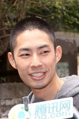 幻灯图：吴建豪关怀88水灾灾民 首度担任制作人