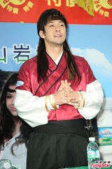 崔畅益巧扮徐福 送水讨婆婆妈妈欢心