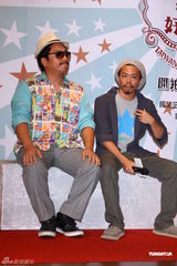 组图：天心黑色深V礼服性感出席记者会