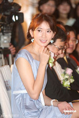 幻灯图：林志玲浅蓝洋装出镜 尽显知性优雅一面